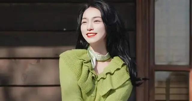 又到春季出遊時，6套時髦驚豔的搭配，又顯氣質又出片