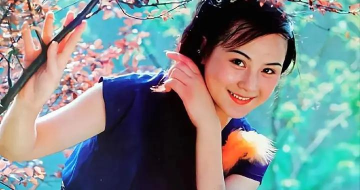 她曾家喻戶曉，棄演薛寶釵，出國後窮困潦倒，如今兩兒子都上哈佛