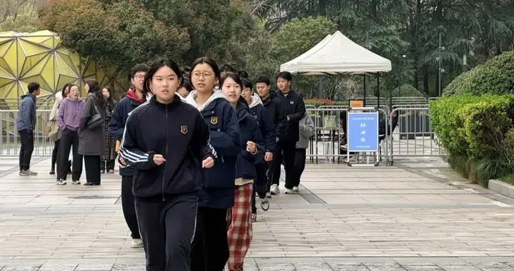 杭州市區體育中考啓動！游泳打頭陣，現場“藏”着一二級運動員