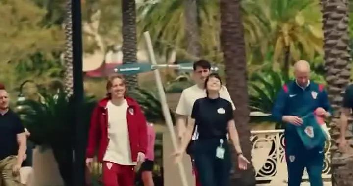 卡塞米羅給莫德里奇贈送巴西球衣後打趣：你得爲我們出戰