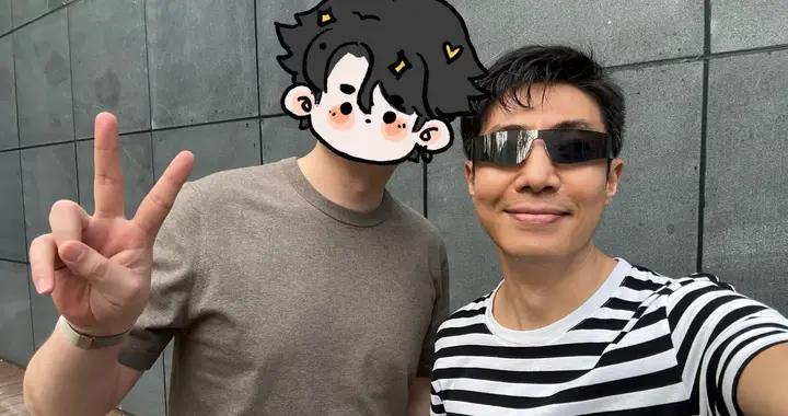 50歲撒貝寧三亞度假，穿99塊T恤住5000海景房，6歲女兒染紫發洋氣