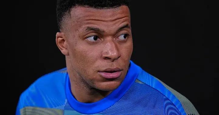 西媒：姆巴佩12月受傷後一直帶傷出場，月底再次檢查發現膝蓋扭傷