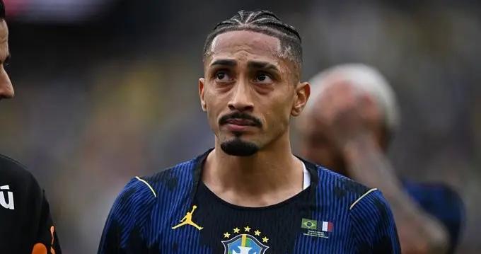 巴媒：拉菲尼亞賽前因疲勞接受治療，被換下是爲避免更大風險