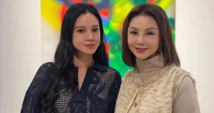 “豪門棄婦”謝玲玲，帶倆女兒看展和前姑子合影，前夫林建嶽也在