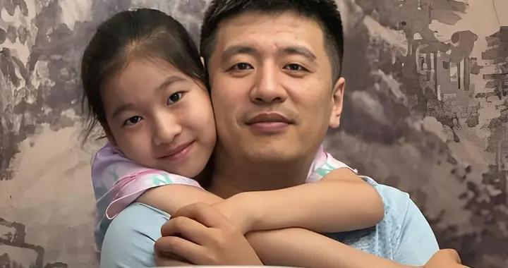 張雪峯員工回應其二婚傳聞，稱遺產不會被瓜分，11歲女兒流淚發聲