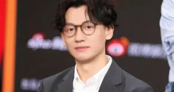 出道29年演60部戲，卻因名字太特別，至今沒人記得他叫啥？