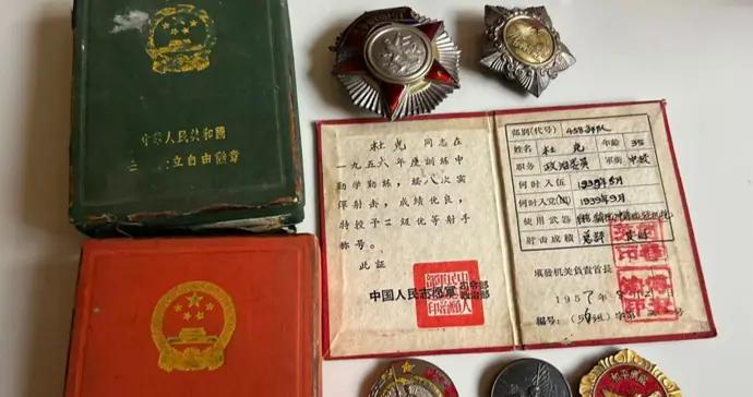 紅色傳家寶 | 她決定捐出爺爺的軍功章