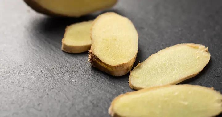 養髮妙招：生薑水洗頭步驟大公開，低成本護理頭髮超省心