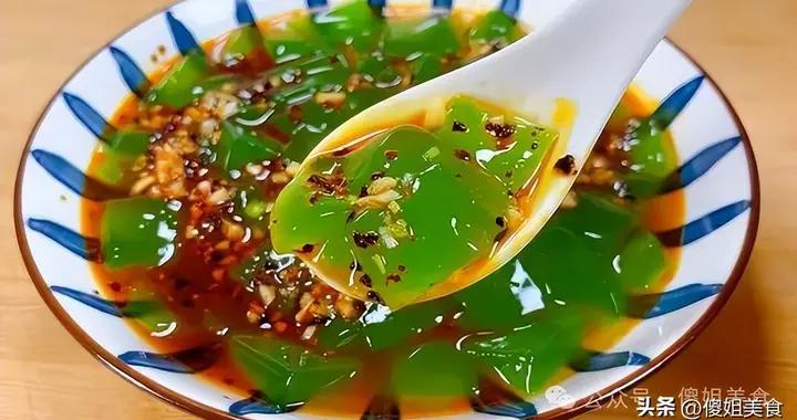 天熱了，艾草別隻包青團！做成Q彈涼凍，酸甜開胃，比涼粉還好喫