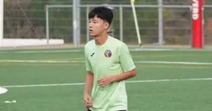 世體：巴薩簽下15歲哈薩克斯坦小將門迪卡諾夫