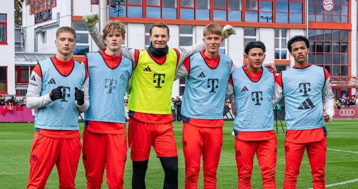 能當爹了，圖片報：諾伊爾隊內訓練賽後與5名青訓小將合影