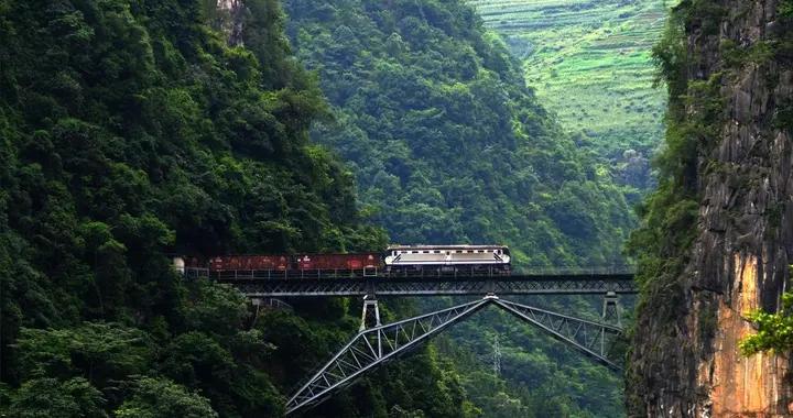 我國第一條國際鐵路，8萬工人爲此獻出生命，跨越百年仍在使用