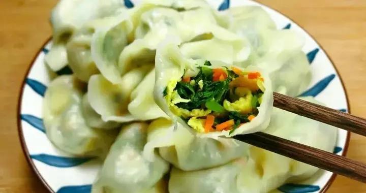 春天喫菠菜芹菜不如喫它，才1元一斤，鮮嫩正當季，包餃子喫真香