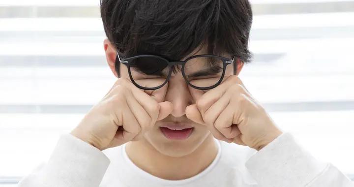 眼皮跳個不停怎麼辦？教你分清生理性和病理性，這樣應對最有效