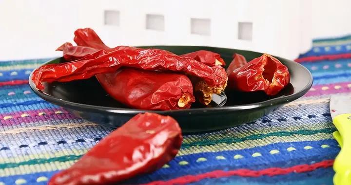 喫辣椒胃疼別喝冰水！這個錯誤做法很多人犯，正確緩解看這裏