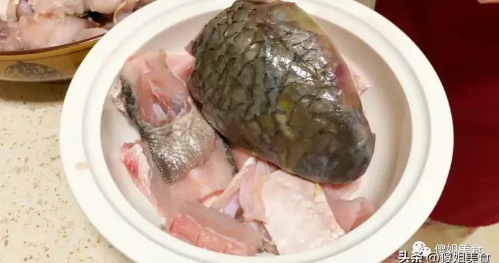 這魚便宜不起眼，4月正當時，做水煮魚滑嫩不腥，比買的還香