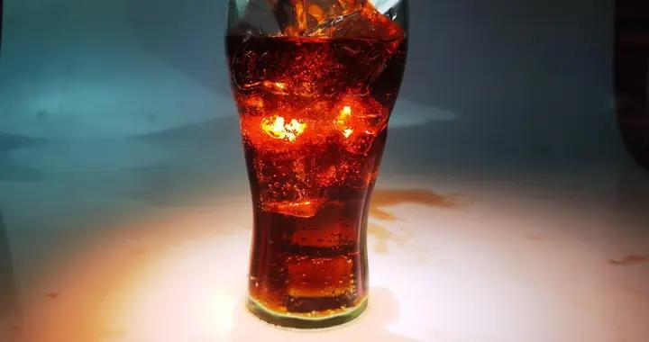 愛喝可樂的男性注意了！這些健康隱患要警惕，科學飲用是關鍵