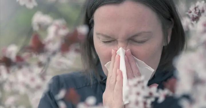 醫生：爲什麼過敏性鼻炎會出現眼睛癢？該如何正確處理