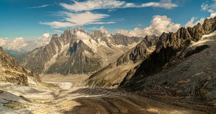 退休後血的教訓：不要逢人就說這3句話，出門在外一定要管住嘴