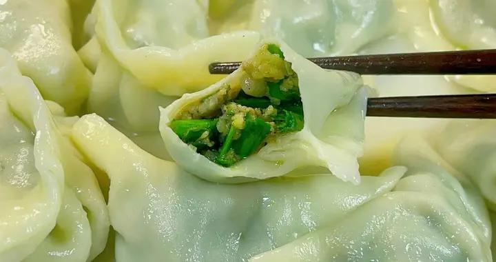 做韭菜餃子時，最忌韭菜用鹽殺！教您一招，韭菜翠綠不出水，真香
