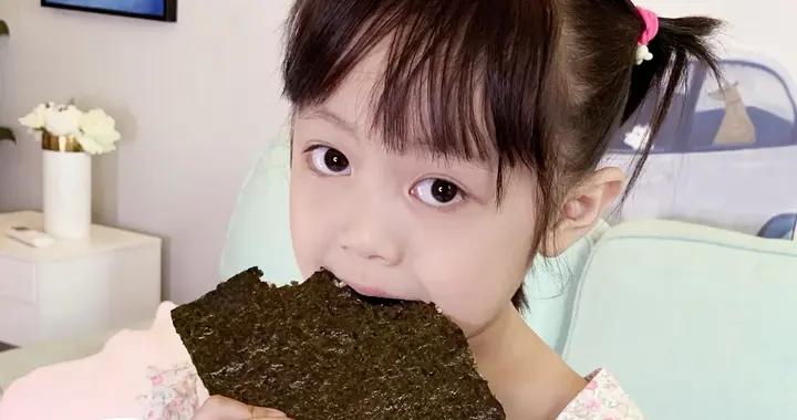孩子誤吞乾燥劑，媽媽狠灌水後送醫，醫生卻說：不用治，回家吧！