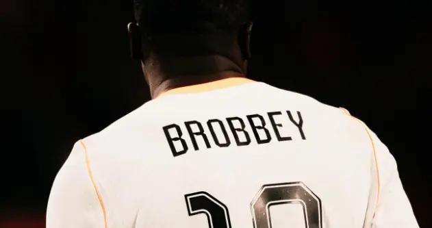 英超官方：強烈譴責對布羅比的種族主義辱罵，將支持調查工作