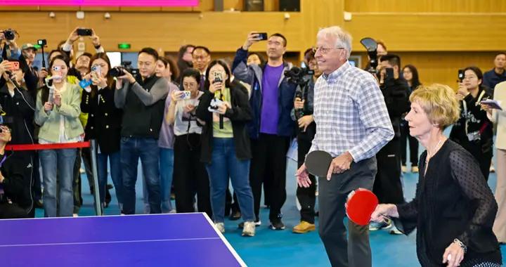 銀球依舊飛旋，友誼跨越半世紀