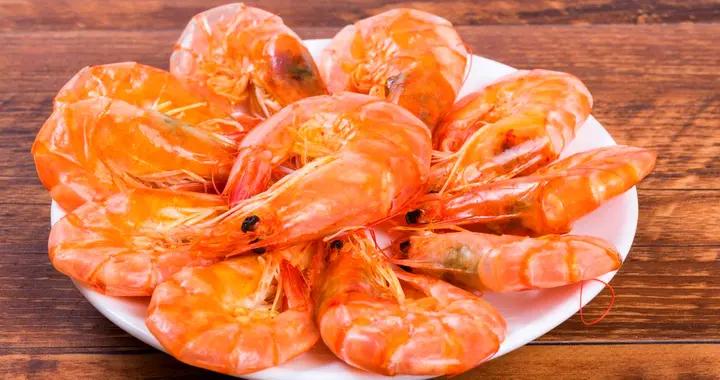 煮蝦時，到底用開水還是冷水？區別很大，做錯了蝦又老又柴腥味重