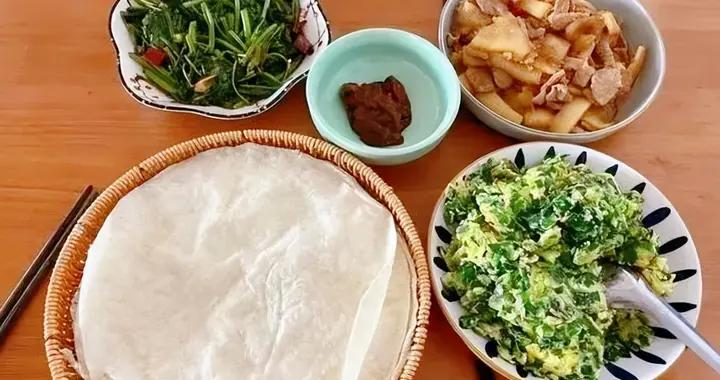 山東老兩口的午餐在朋友圈火了，網友：很會過日子，用心生活