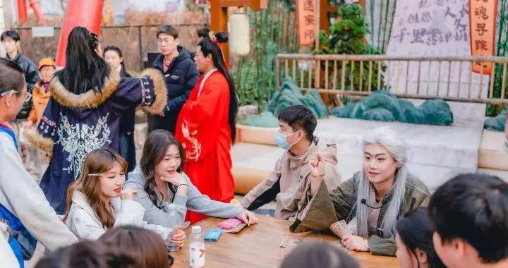 不當觀衆！遊客走進“片場”賺“片酬”