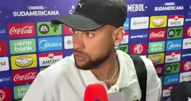 內馬爾對球迷噴垃圾話：小胖子你該多練練；我爲桑托斯拼盡全力