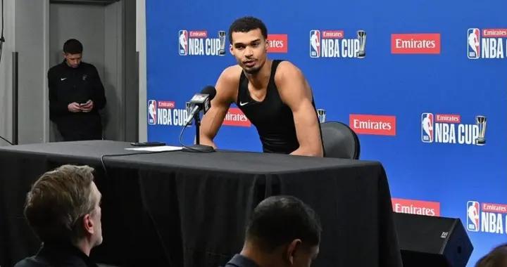 馬刺隊史首人！文班亞馬斬獲魔術師約翰遜獎 戰勝庫裏字母哥等人