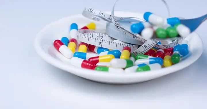 減肥藥引發口乾別硬扛！科學補水+習慣調整，緩解不適有方法