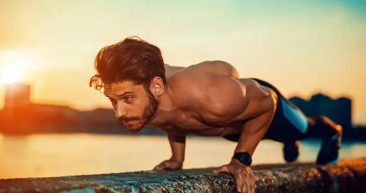 長時間堅持俯臥撐的男人，會有什麼變化？