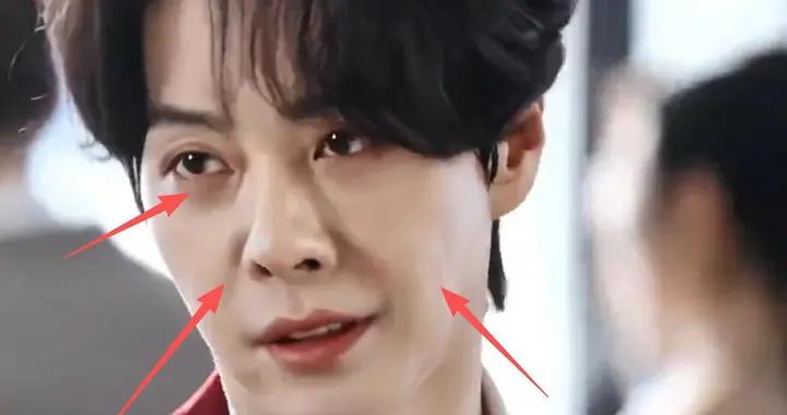 別再尬演“萬人迷”！滿臉褶子疙瘩、鼻孔朝天，這皮囊能迷倒誰？