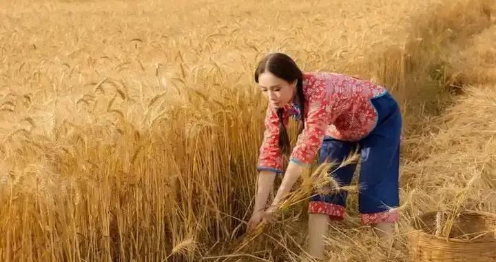 那年我去鄰村幹活，中午喫3大碗，主家誇我肯賣力氣，把女兒許我