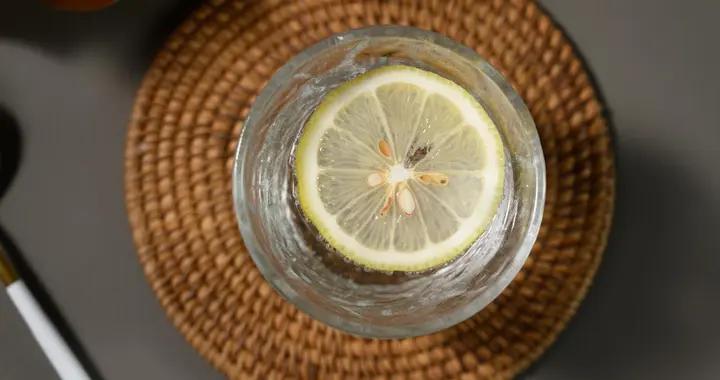 糾結孕期喝什麼？檸檬泡水是好選擇，益處和禁忌要清楚