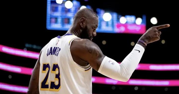 肖華：我有各種跡象都表明，詹姆斯計劃下賽季繼續打球
