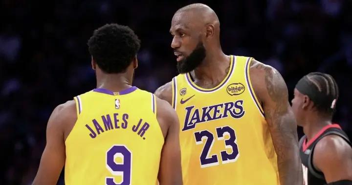 詹姆斯：我媽能看到她兒子和孫子並肩打季後賽，這也太瘋狂了