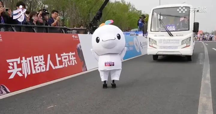 史上最萌墊底，2026機器人半馬抽象大賞