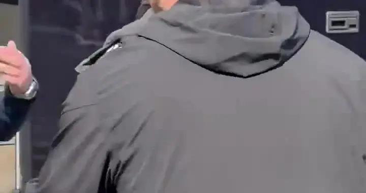 萊斯特城輸球瀕臨降級，溫克斯賽後與球迷發生激烈言語衝突