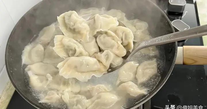 初夏喫餃子，我家就愛包這個餡，比韭菜還鮮，滿是肉香和脆嫩