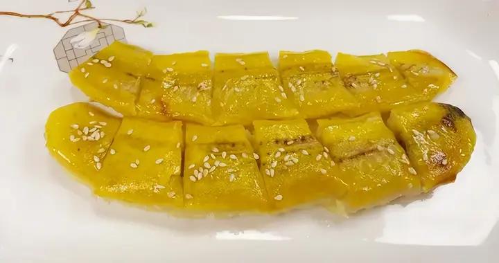 夏天別光抱着西瓜啃，試試這種水果，簡單加熱下，孩子一口就愛上