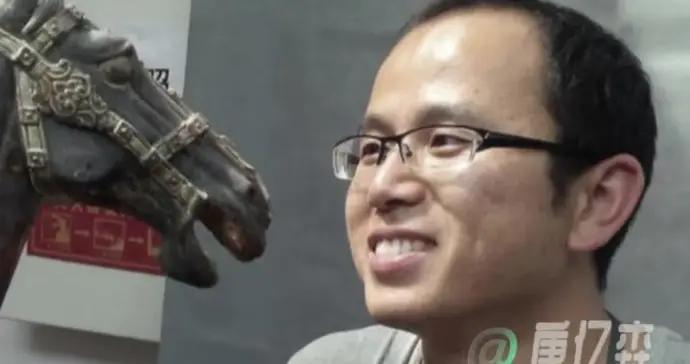 《我在故宮修文物》導演去世，年僅43歲，發病時獨自在住處錯失最佳救治時機