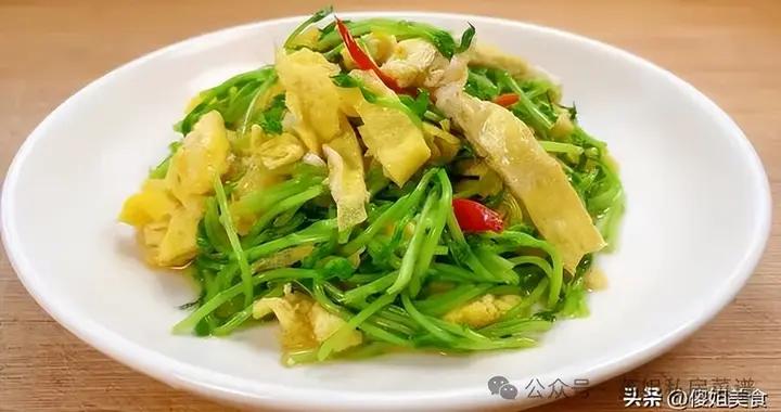 立夏前，這種菜抓緊喫！炒一炒，清爽不油膩，家常做法超簡單