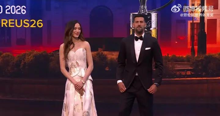 谷愛凌和德約共同主持勞倫斯獎頒獎儀式，德約秀中文自嘲“北京口音”