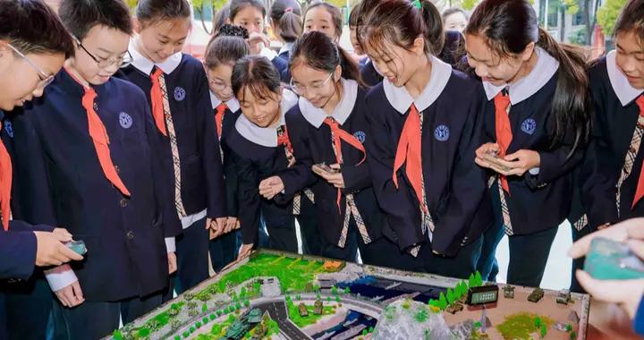 操控智能救生圈，體驗通信聯通操作……上海持續創新青少年國防教育