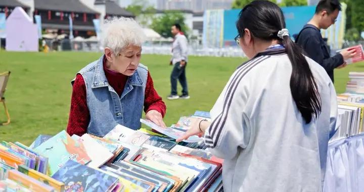 AI定製書單、MR穿越古畫！餘杭把書房搬進草坪，全民閱讀還能這麼“潮”