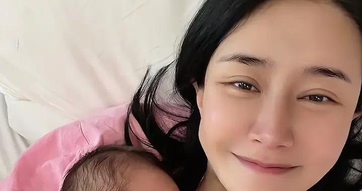 恭喜！43歲香港女星官宣生子，再婚嫁山東農村小夥，生活幸福美滿