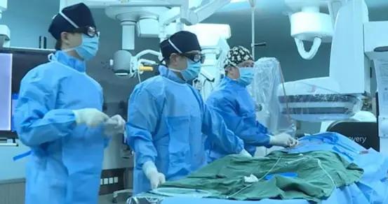 男子酒後與妻子爲孩子成績爭吵，血管從胸口撕裂到腿，這個病是元兇